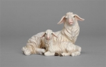 Kostnerkrippe: Schaf liegend mit Lamm