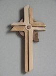 Besinnliches Kreuz, 20 cm, 3-farbig gebeizt
